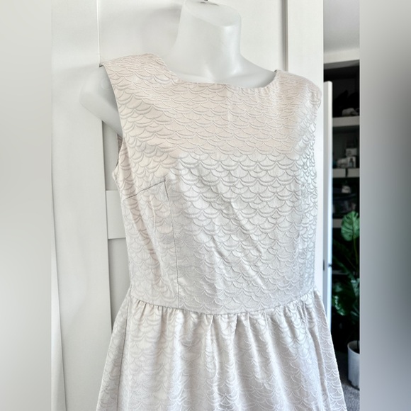 H&M Silver A-Line Dress Mermaid Tail Scallop Stitching Size 8 - Picture 3 of 14